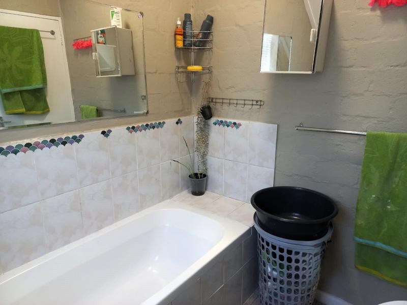 4 Bedroom Property for Sale in Guldenland Western Cape